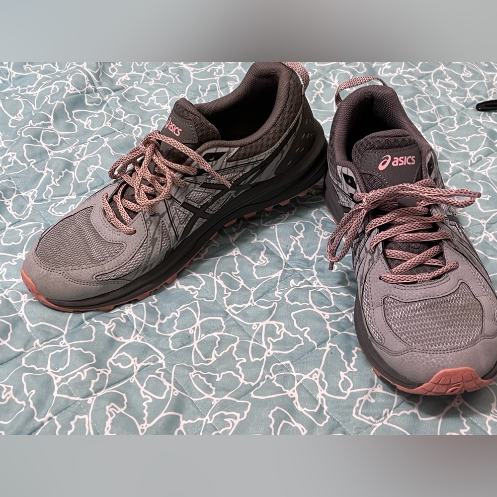 Women's Oasics Pink and Grey Tennis Shoes Sneakers Size 10